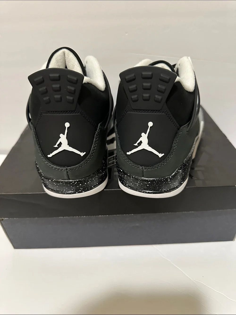 Jordan Retro 4 Men's Sneakers - Black & Gray